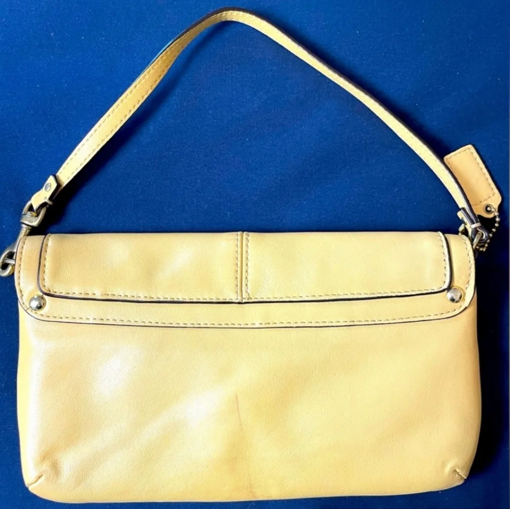 COACH KRISTEN BUTTERCUP YELLOW CONVERTIBLE WRISTLET